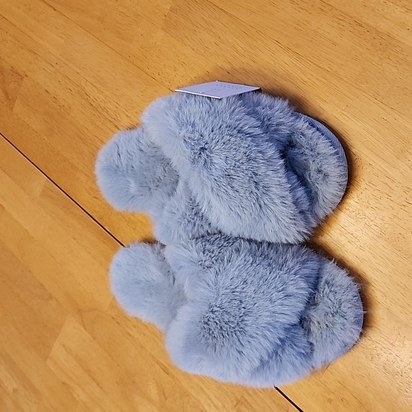 Slippers - Picture 2 of 3